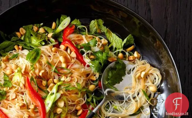 Insalata di noodle di arachidi