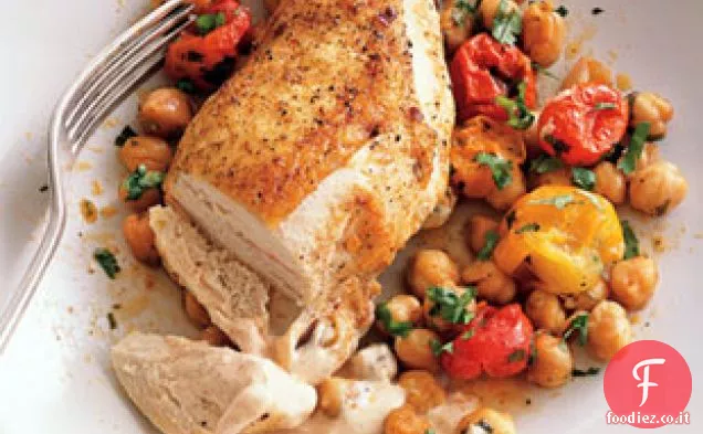 Petti di pollo arrosto con ceci, pomodori e Paprika