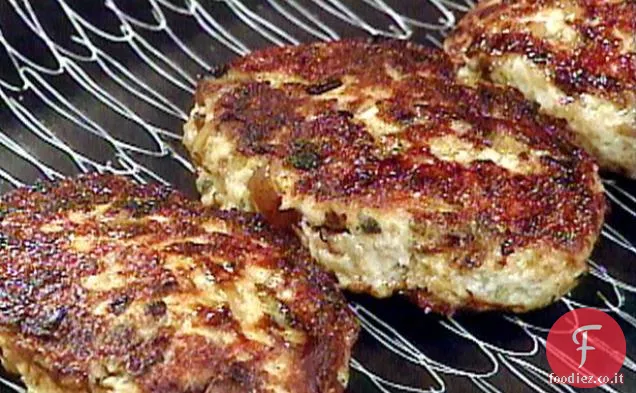 Polpette di polpettone di tacchino e funghi selvatici con sugo di padella