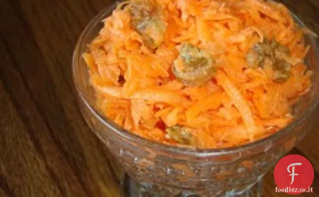 Insalata di carote e uva passa della mamma