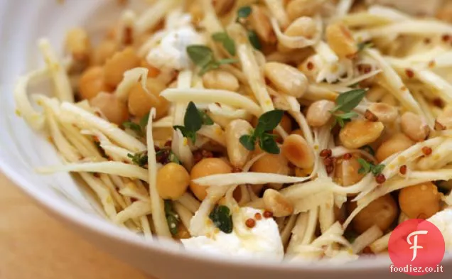 Insalata di pastinaca, ceci e formaggio di capra