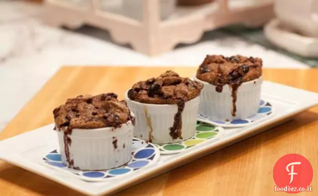 Budino di pane di ciliegie essiccate al cioccolato