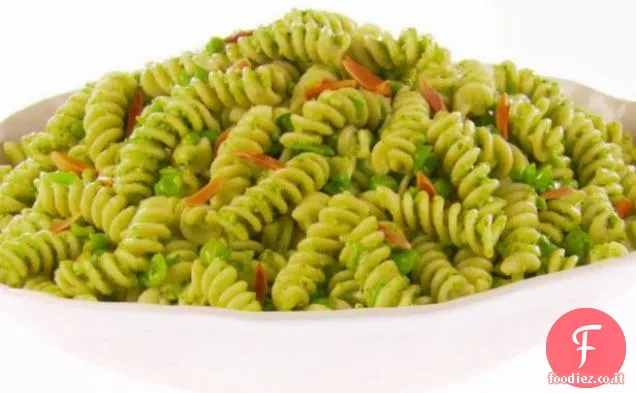 Fusilli con Pesto di Piselli e Mozzarella Affumicata