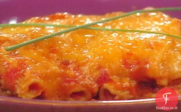 Lasagna di maccheroni con verdure e salsa