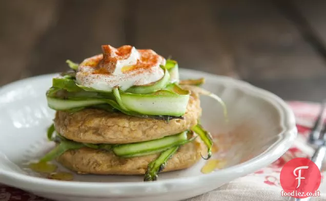 Torte di ceci con Asparagi rasati e Yogurt