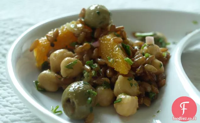 Olive infuse di cumino in insalata di ceci di segale con arance