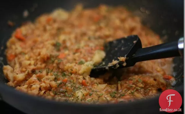 Stufato di patate, ceci e carote su pane tostato Ezechiele