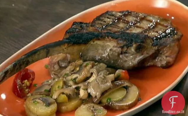 Braciola di vitello alla griglia con Fingerlings, funghi e peperoni ciliegia