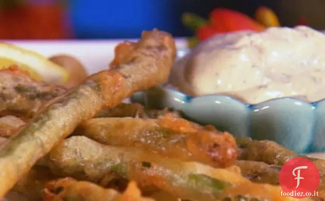 Birra malconcio asparagi con un limone Herbed immersione servizio