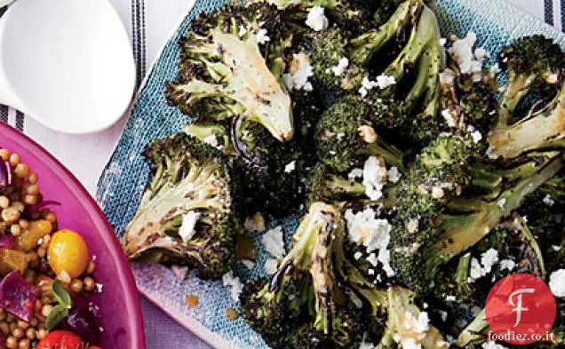 Broccoli alla griglia con Chipotle-Lime Burro e Queso Fresco