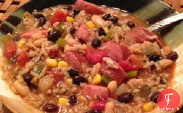 Salsiccia sassy e zuppa di fagioli neri
