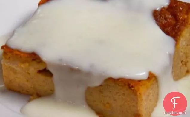 Budino di pane di zucca con salsa al rum