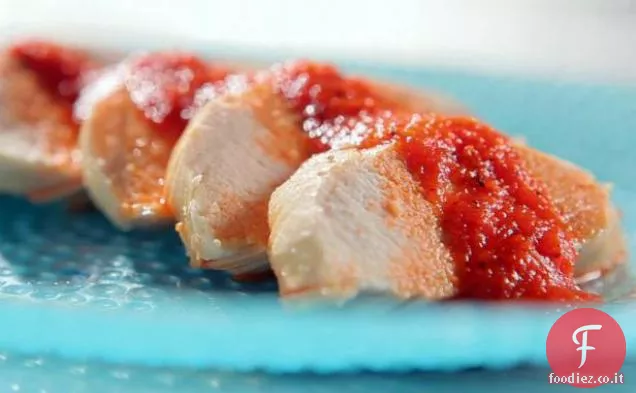 Petto di pollo in camicia con salsa di pepe arrosto