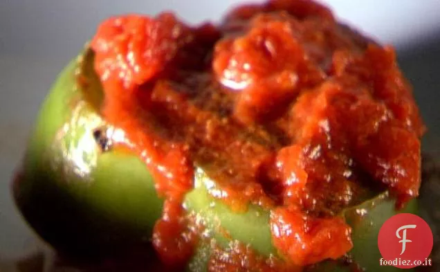 Polpettone fritto in padella con peperoni tricolori