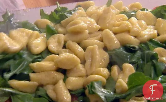 Insalata tiepida di Gnocchi al Basilico con Carpaccio di Pomodori