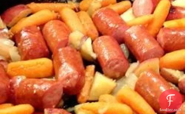 Salsiccia, patate, carota cuocere