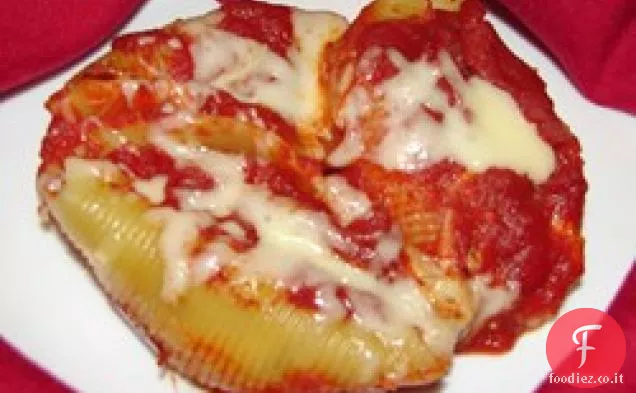 Gusci jumbo ripieni di pollo e formaggio