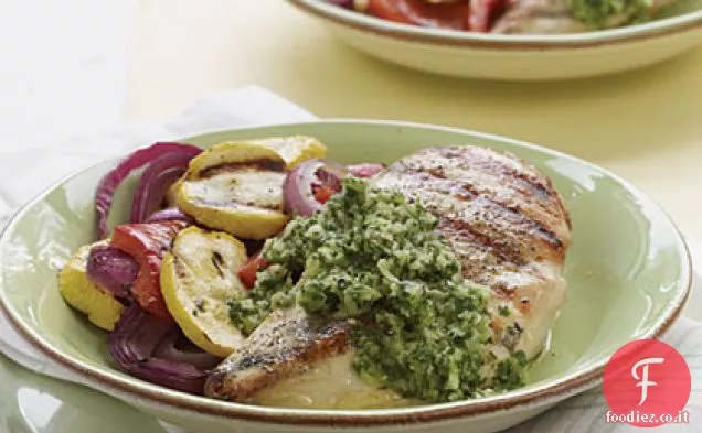 Pollo alla griglia e verdure con salsa Chimichurri