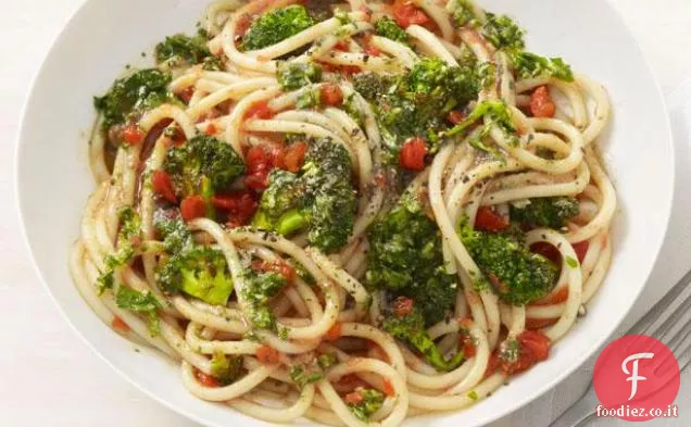 Pasta con Broccoli Arrostiti e Salsa di pomodoro alle Mandorle