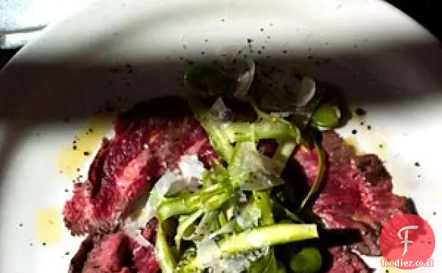 Carpaccio di bistecca con Asparagi crudi e Insalata di Fava