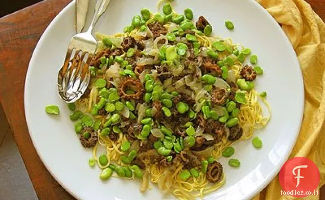 Favas Saltati e Spugnole con Confit di Cipolla e Linguine fresche