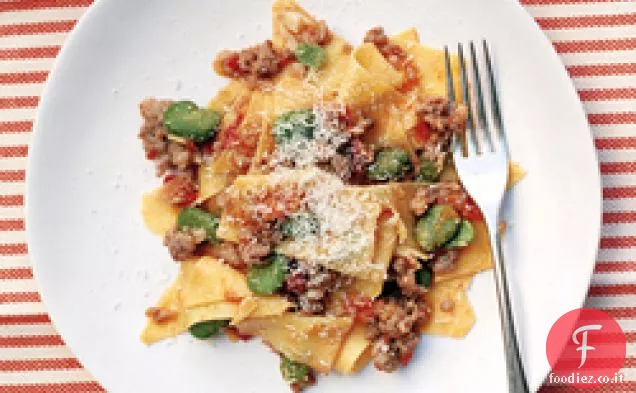 Pasta Fresca con Favas, Pomodori e Salsiccia