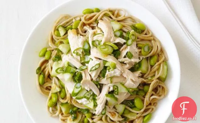 Tagliatelle Soba di arachidi fredde con pollo
