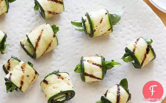 Involtini di zucchine alla griglia con erbe e formaggio