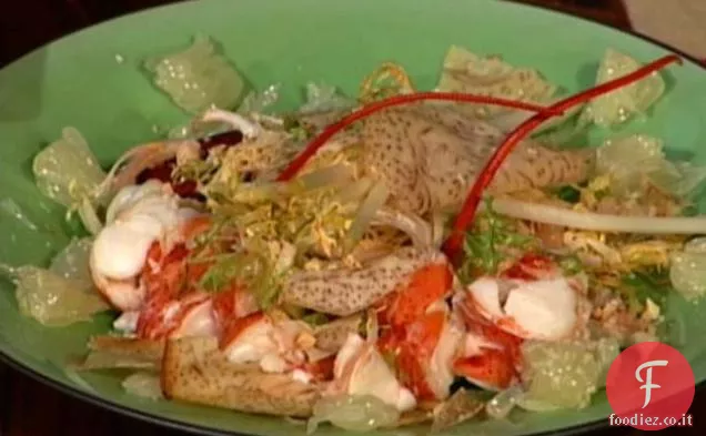 Insalata di cavolo di manzo marinato tailandese con scalogno caldo Vinaigrette