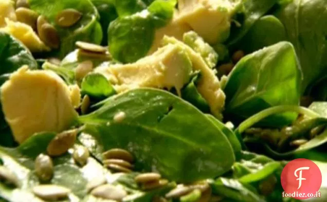 Insalata di spinaci, avocado e semi di zucca
