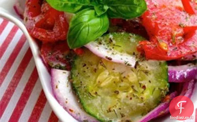Insalata di cetrioli dolce e piccante