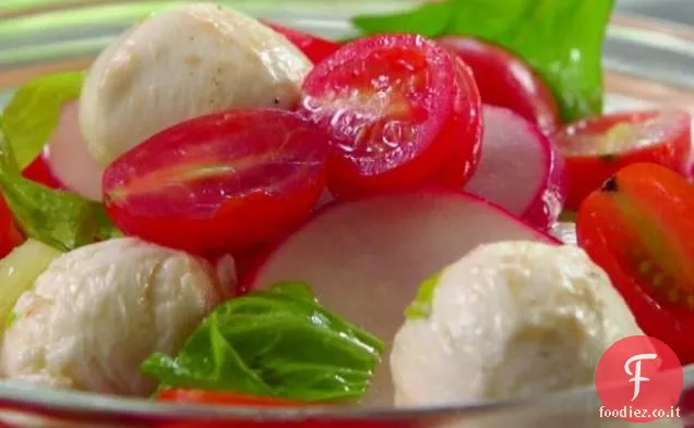 Insalata di pomodori e ravanelli