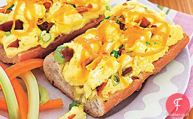 Uova strapazzate e formaggio si scioglie