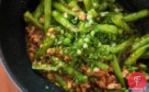 Fagiolini con salsa di fagioli neri all'aglio