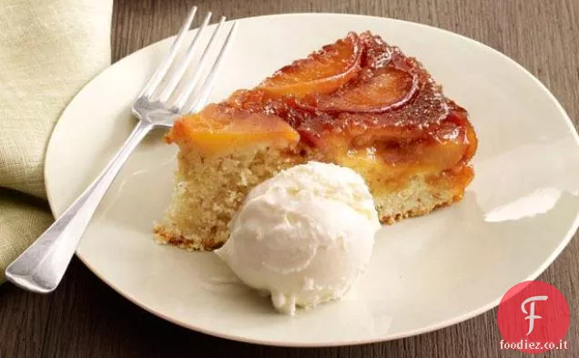 Torta capovolta di pesche e mandorle