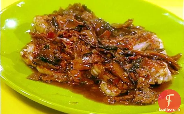 Cosce di pollo alla griglia al rosmarino e salsa di funghi selvatici