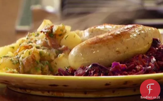 Bockwurst brasato e verdure calde-Kraut di sidro duro con patate alla tedesca