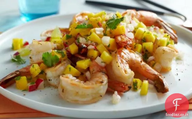 Gamberi alla griglia con salsa di mango, lime e ravanello