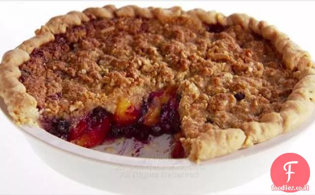 Torta di briciole di pesche e mirtilli
