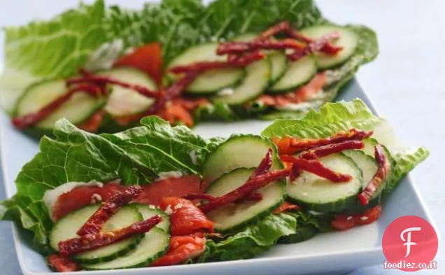Involtini di lattuga di salmone affumicato