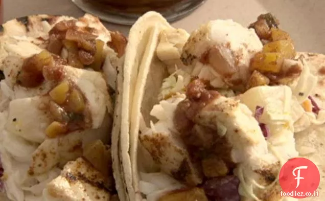 Tacos di halibut con salsa di pesca