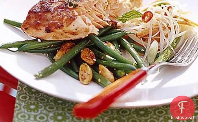 Fagiolini con mandorle di soia appiccicose e semi di sesamo