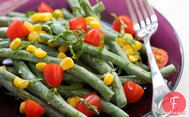 Insalata di fagioli verdi con salsa di formaggio di capra