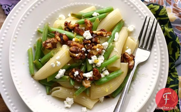 Pasta di fagioli verdi con formaggio di capra e noci candite
