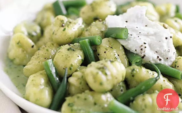 Gnocchi Cremosi al Pesto con Fagiolini e Ricotta