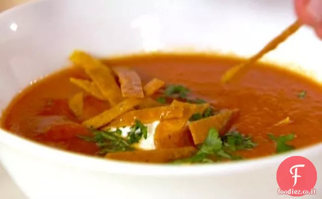 Zuppa di pomodoro e tortilla