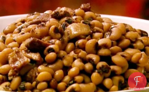 Piselli dagli occhi neri con pancetta e maiale