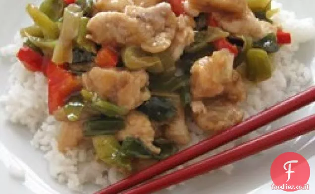 Insalata di pollo con condimento al gusto tailandese