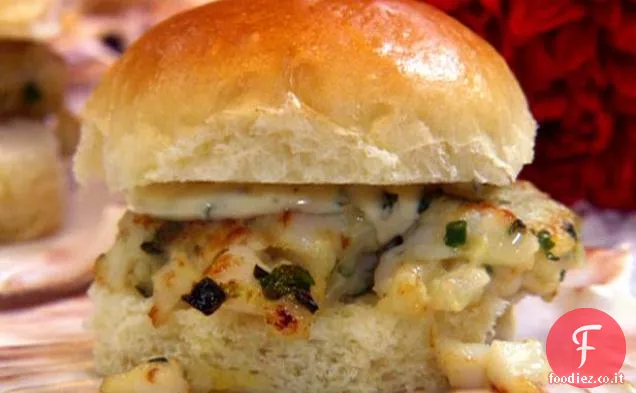 Cursori di hamburger di capesante con un coriandolo-Lime Mayo