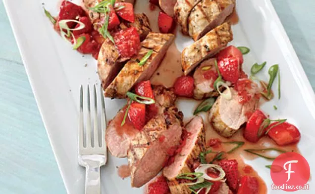 Filetto di maiale in crosta di pepe con salsa balsamica alla fragola